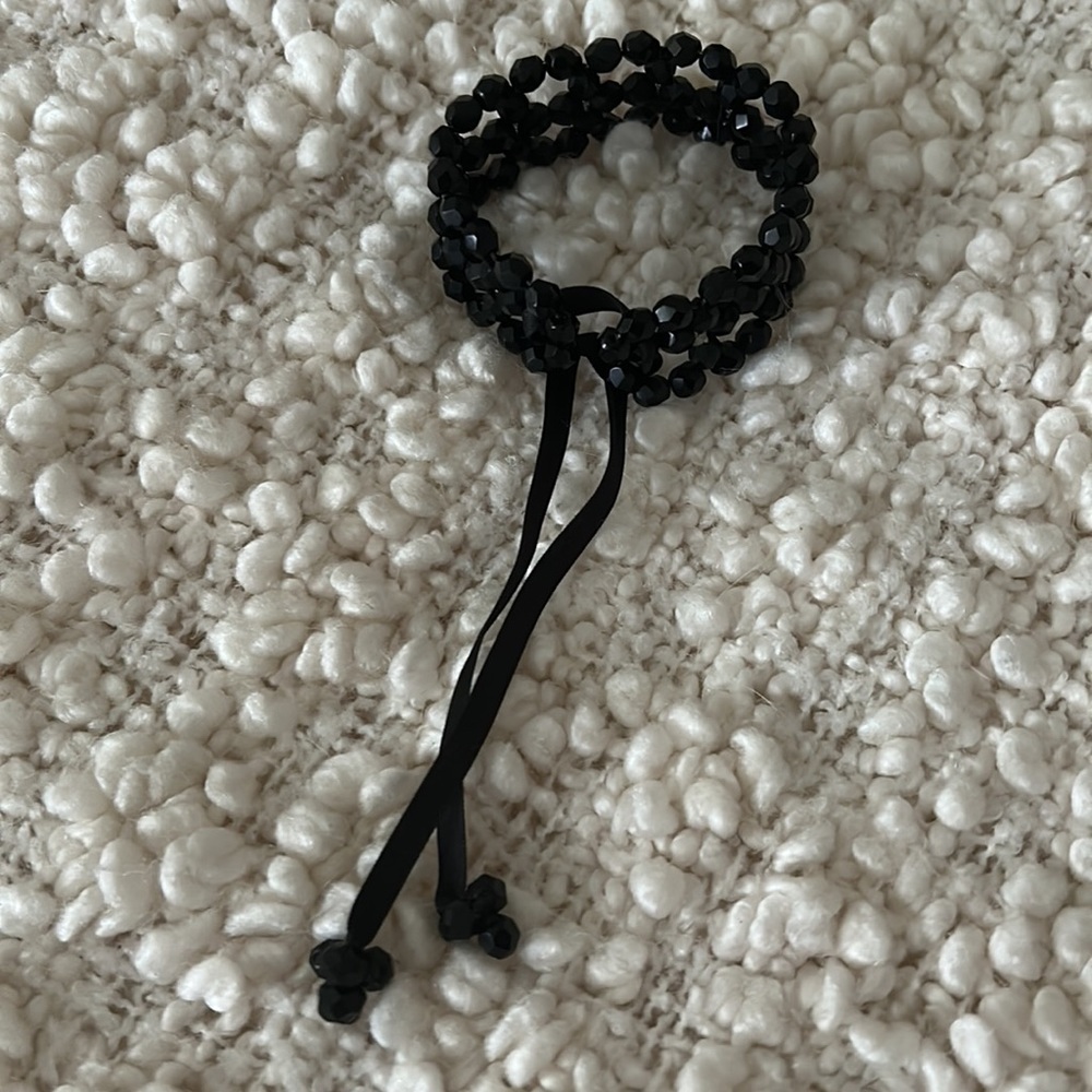 MAKE OFFER Cuff in black (resin) hard beads, very classy